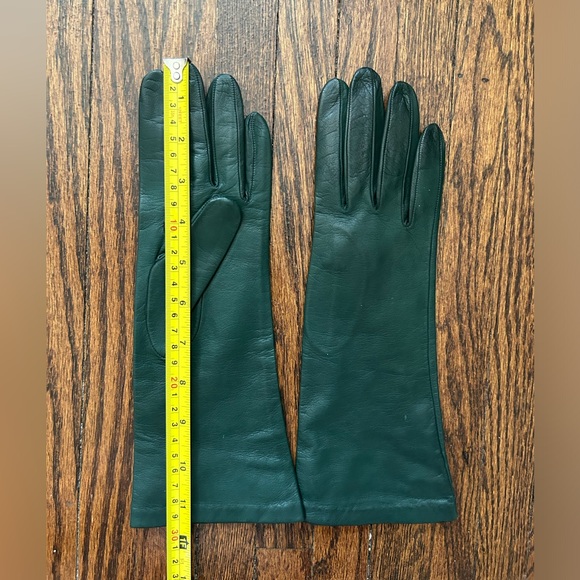 Emerald Evening Gloves - Picture 14 of 14